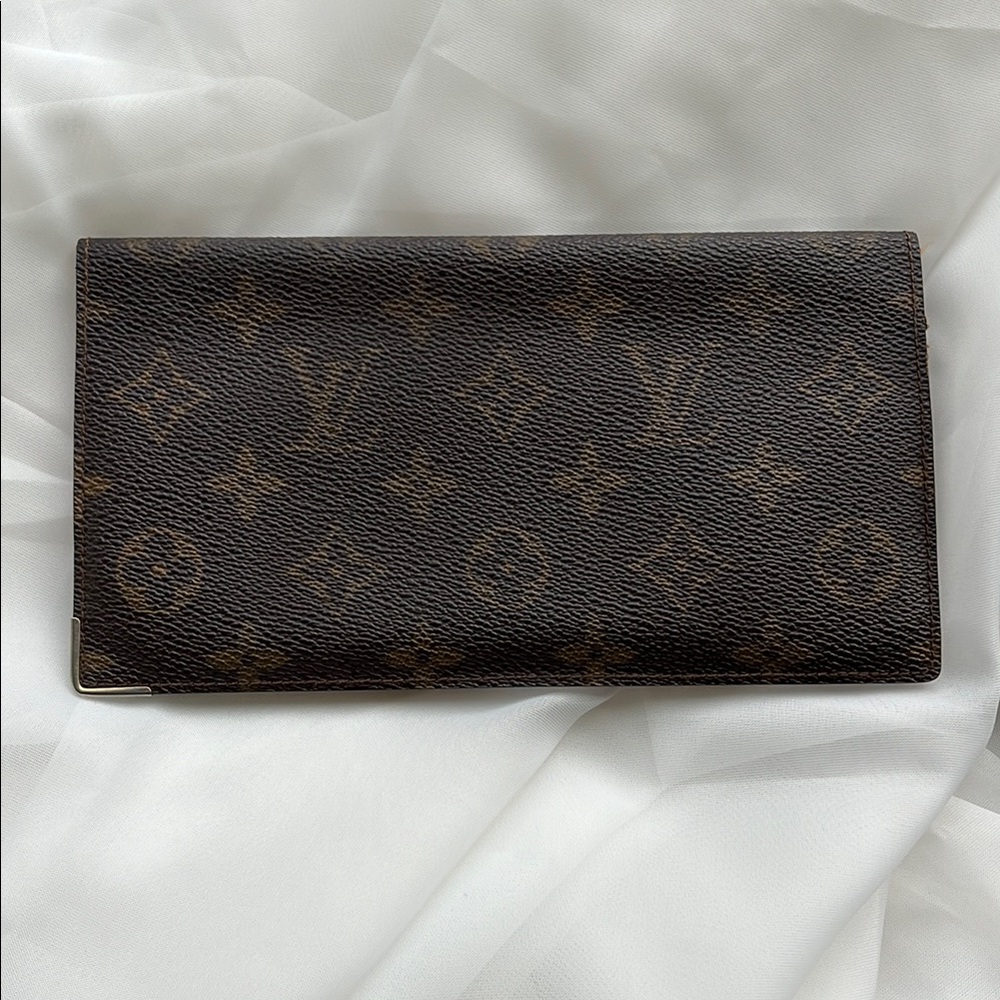 Louis Vuitton Brown Monogram international wallet/checkbook Holder